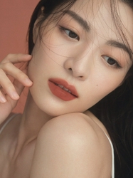 美颜社|拿捏了 那些美出圈的氛围感大片都不是浓妆(图11)