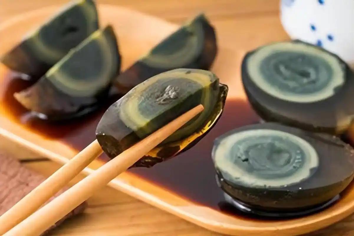 皮蛋再次成为关注对象！医生发现：常吃皮蛋，要警惕这3种影响(图2)