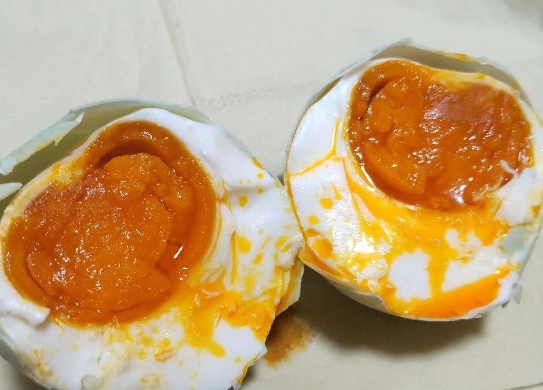腌咸蛋的传统做法，不用裹泥不用盐水，28天流油起沙(图12)