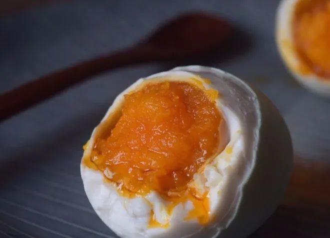 腌咸蛋的传统做法，不用裹泥不用盐水，28天流油起沙(图3)