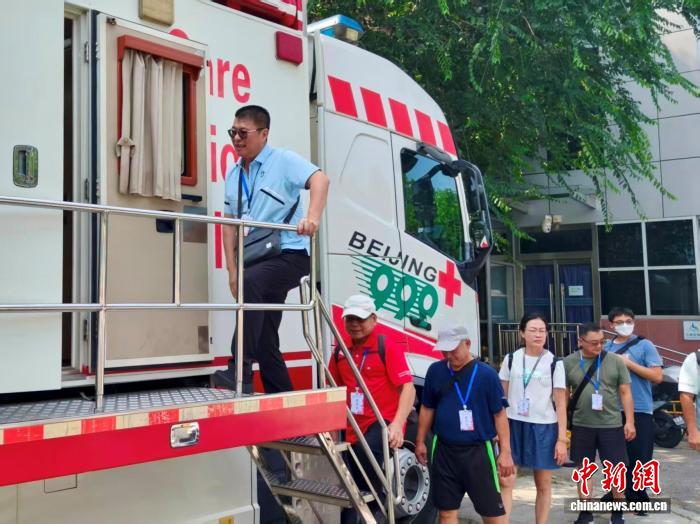 台湾社团代表访北京市红十字会救援服务中心 共话防震减灾