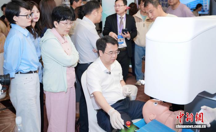 从经验到精准 千余名中外眼科专家抚仙湖畔共谋润眼良策(图2)