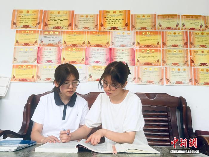 布楞沟学子的求学“秋天”(图1)