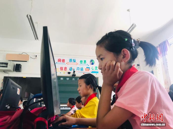 布楞沟学子的求学“秋天”(图2)