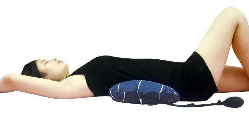 睡醒总腰酸？平躺腰下垫个枕头，上班族、孕妈都能睡舒服(图2)