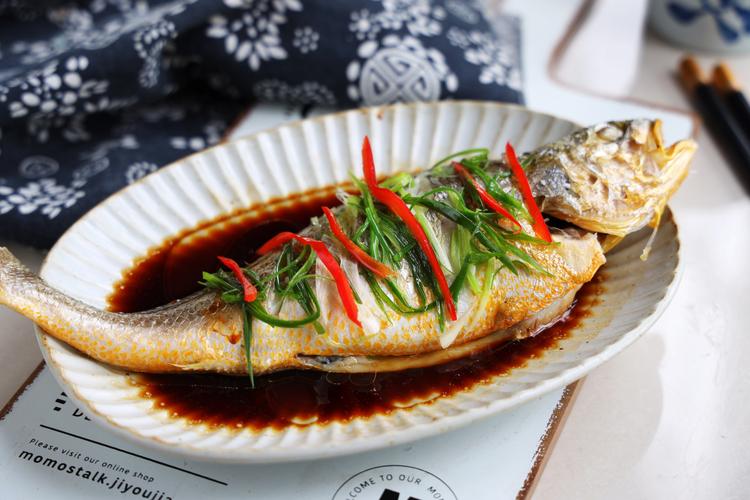 痛风与吃鱼有关？医生劝告：尿酸高的人，平时饮食避免“5细节”(图2)