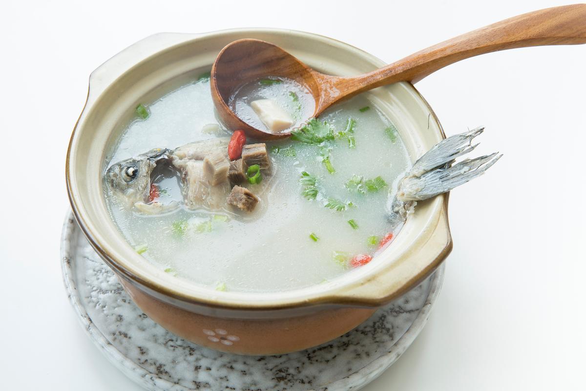 痛风与吃鱼有关？医生劝告：尿酸高的人，平时饮食避免“5细节”(图7)
