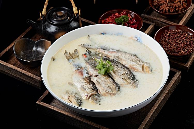痛风与吃鱼有关？医生劝告：尿酸高的人，平时饮食避免“5细节”(图8)