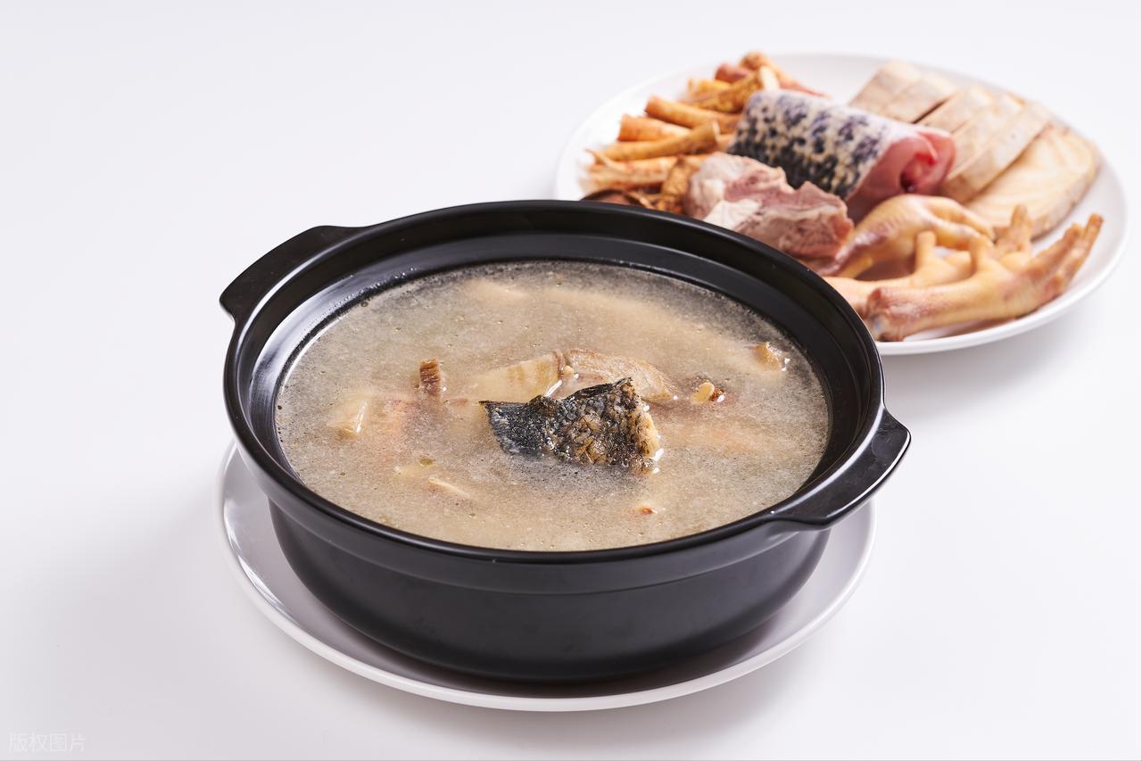 痛风与吃鱼有关？医生劝告：尿酸高的人，平时饮食避免“3细节”(图8)