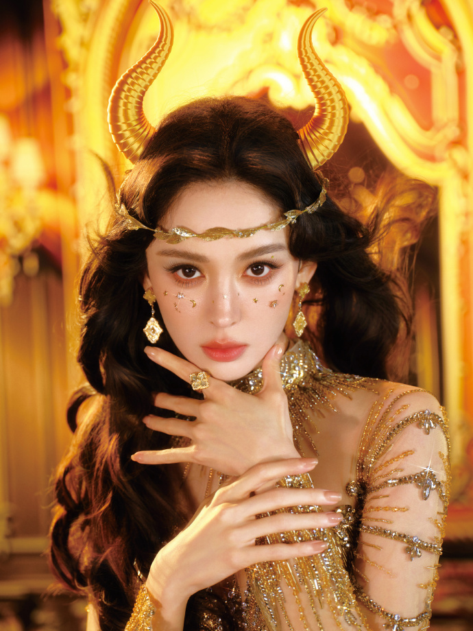 娜扎金箔眼妆简化：5分钟日常点睛技巧是什么