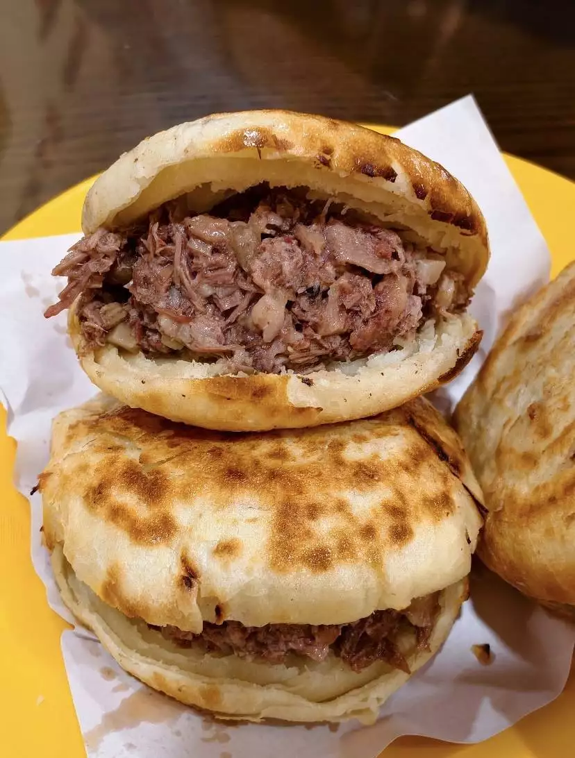 中华美食街：33省风味一网打尽，世博餐饮航母震撼登场！(图1)