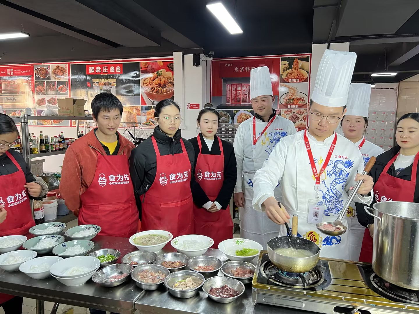 2026广西摆摊卖什么小吃火？热门小吃推荐、广西小吃哪里有教(图2)