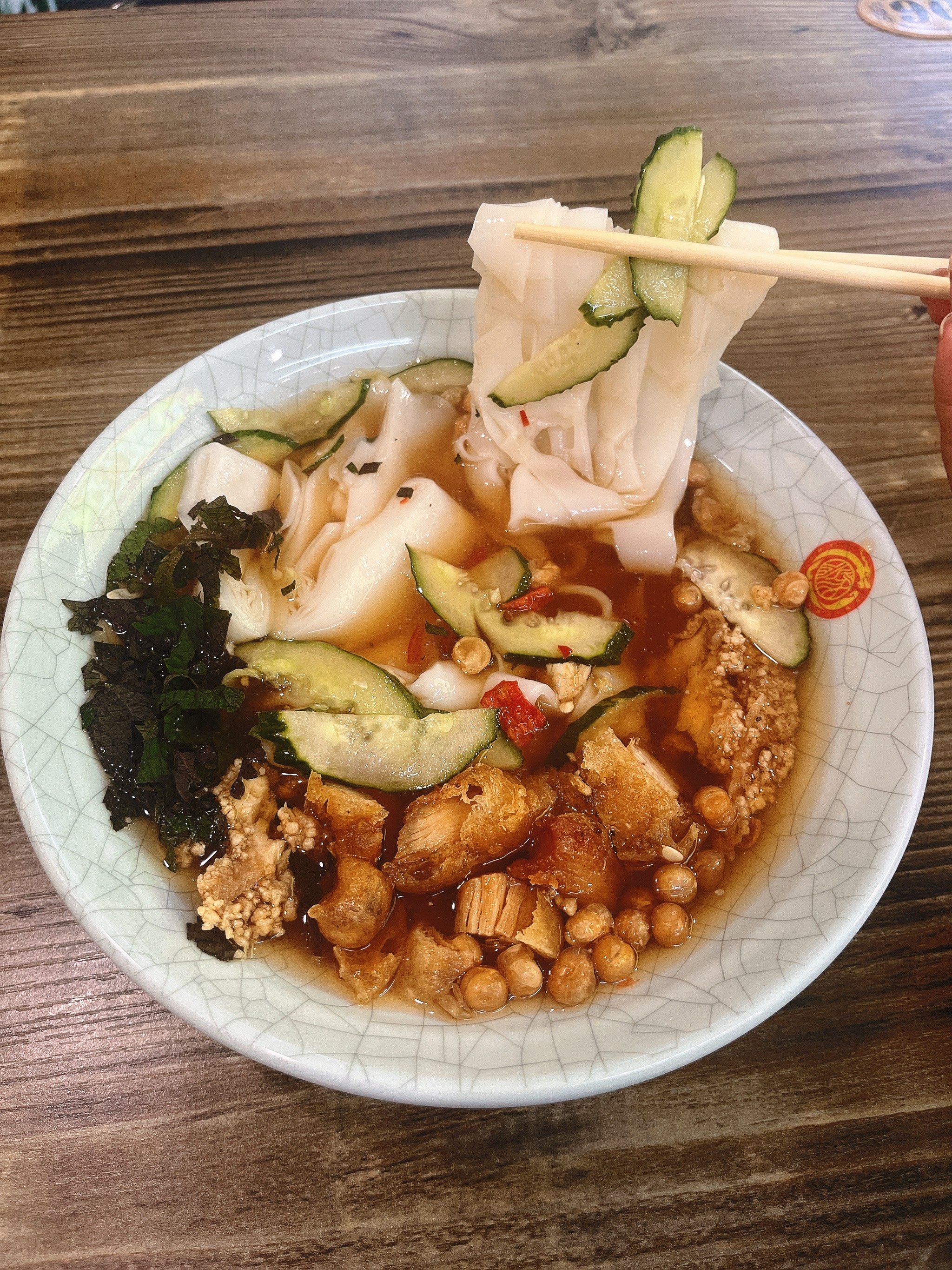 广西首府南宁本地特色小吃：酸辣鲜香，烟火满城(图4)