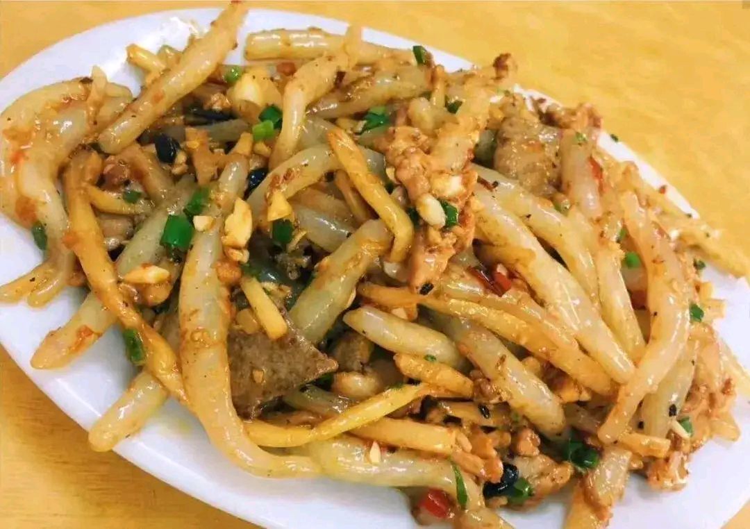 广西首府南宁本地特色小吃：酸辣鲜香，烟火满城(图9)