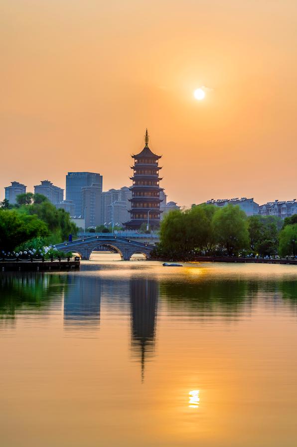 紧邻两大美食之都，藏着一个便宜又好吃的小城(图2)