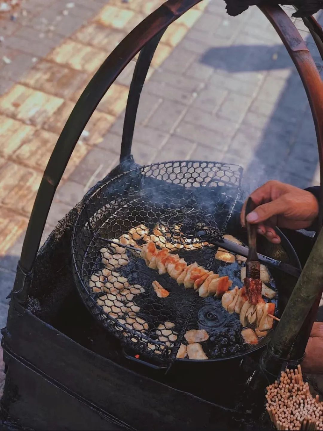 紧邻两大美食之都，藏着一个便宜又好吃的小城(图40)
