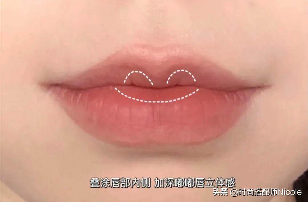 为什么现在很多女生不化妆只涂口红？看了她们化的妆，我懂了(图20)