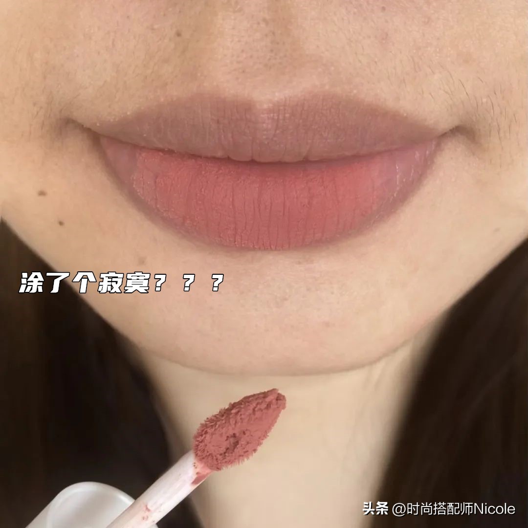 为什么现在很多女生不化妆只涂口红？看了她们化的妆，我懂了(图25)