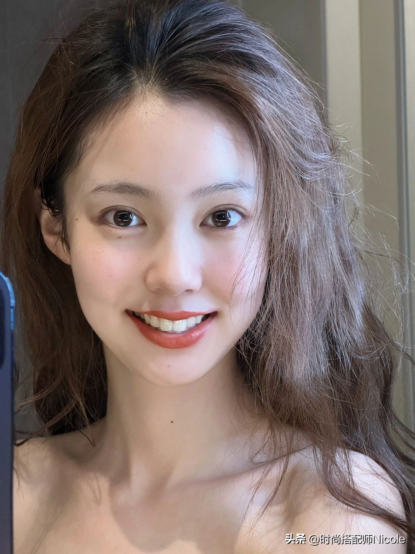 为什么现在很多女生不化妆只涂口红？看了她们化的妆，我懂了(图27)