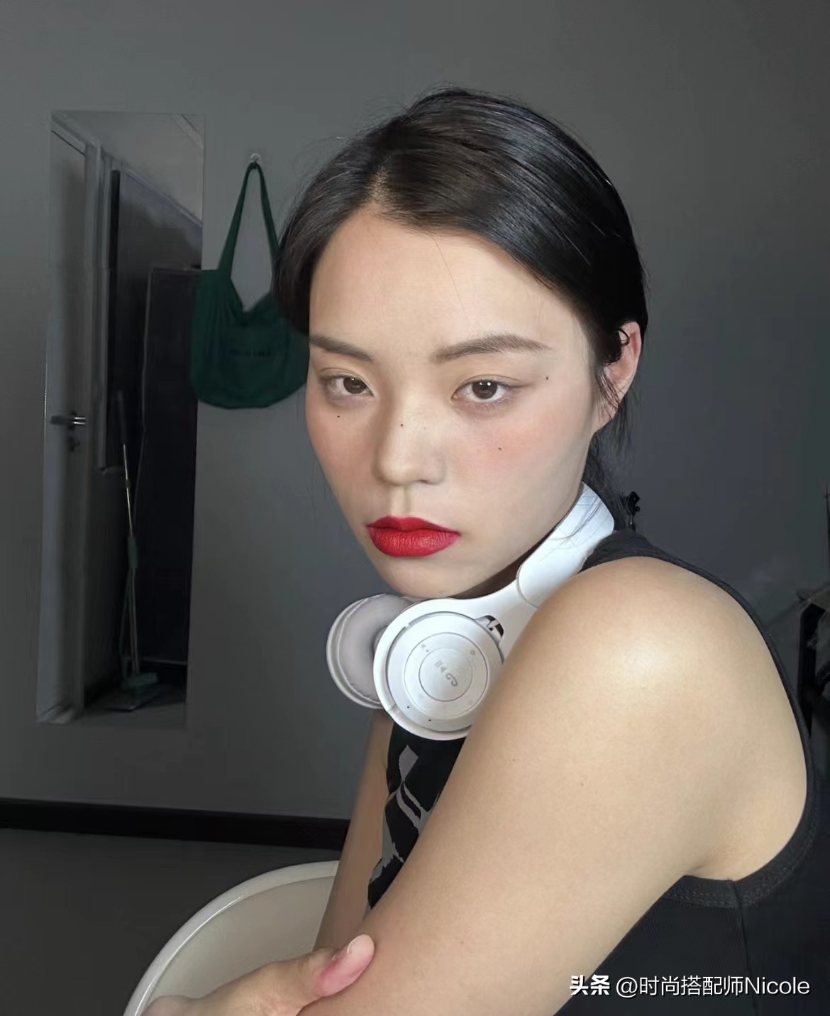 为什么现在很多女生不化妆只涂口红？看了她们化的妆，我懂了(图7)