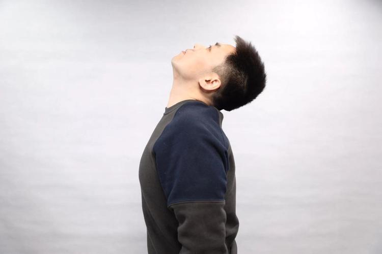 为什么到了一定年纪，很多人的脖子和脸都连在了一起？(图9)