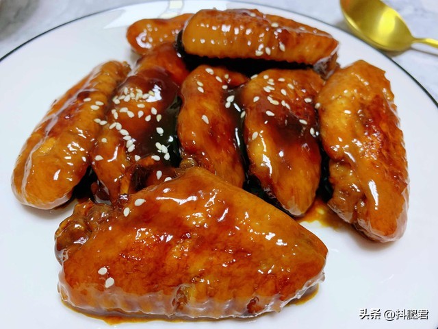 可乐鸡翅做了十几年，总结几个小窍门，鸡翅嫩滑入味不翻车(图2)