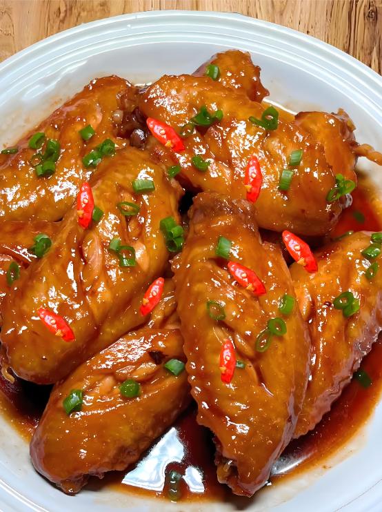鸡翅别油炸了！划两刀泡进可乐缸，色泽红亮，比快餐店还上瘾！(图2)