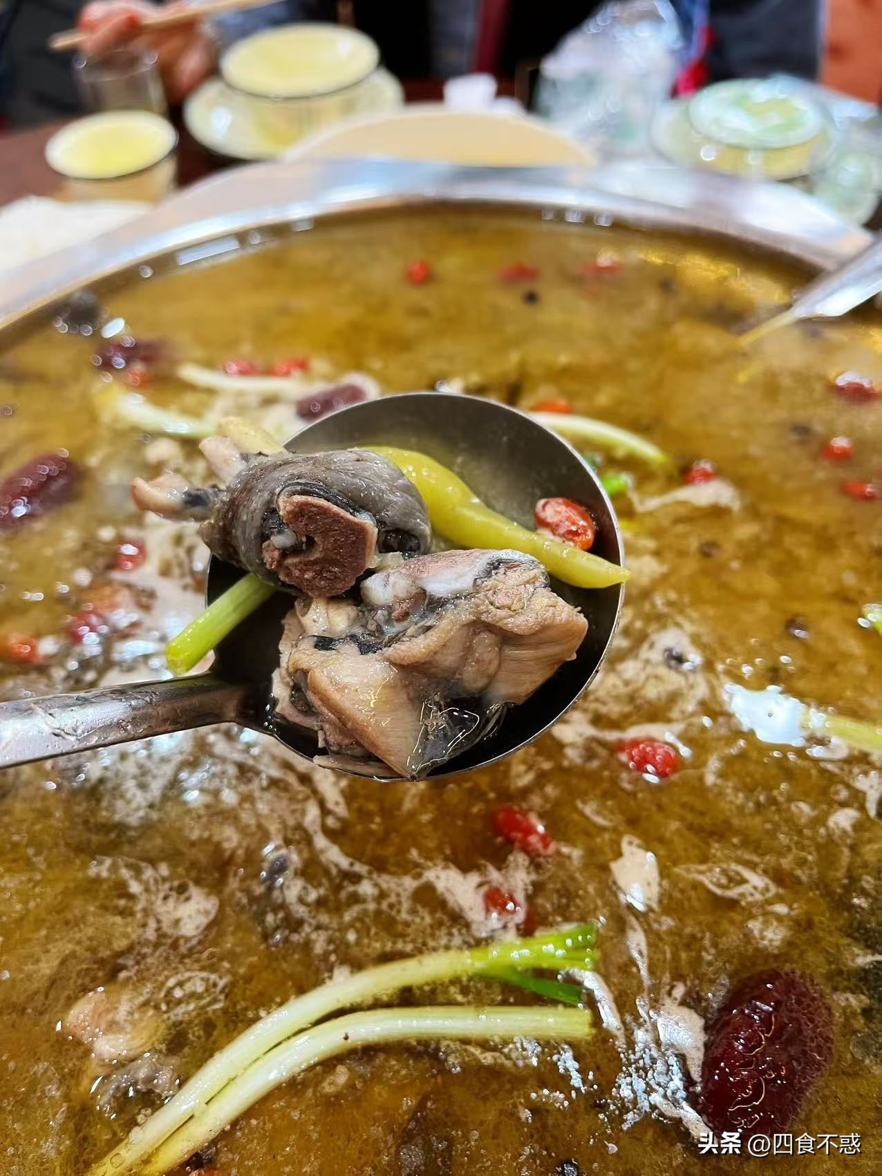低调的昭通快藏不住了,其貌不扬的美食竟然这么好吃!(图20)