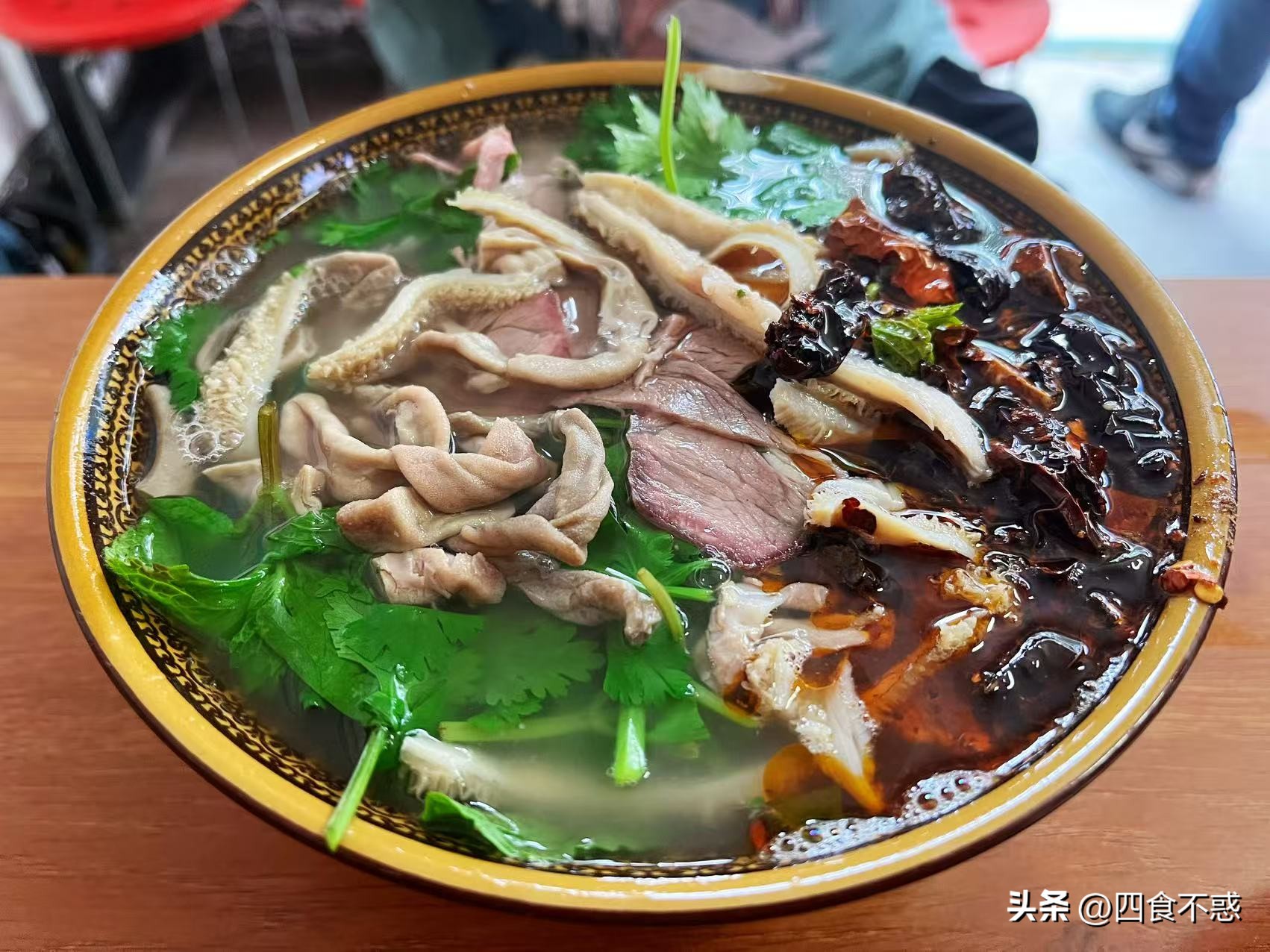低调的昭通快藏不住了,其貌不扬的美食竟然这么好吃!(图27)