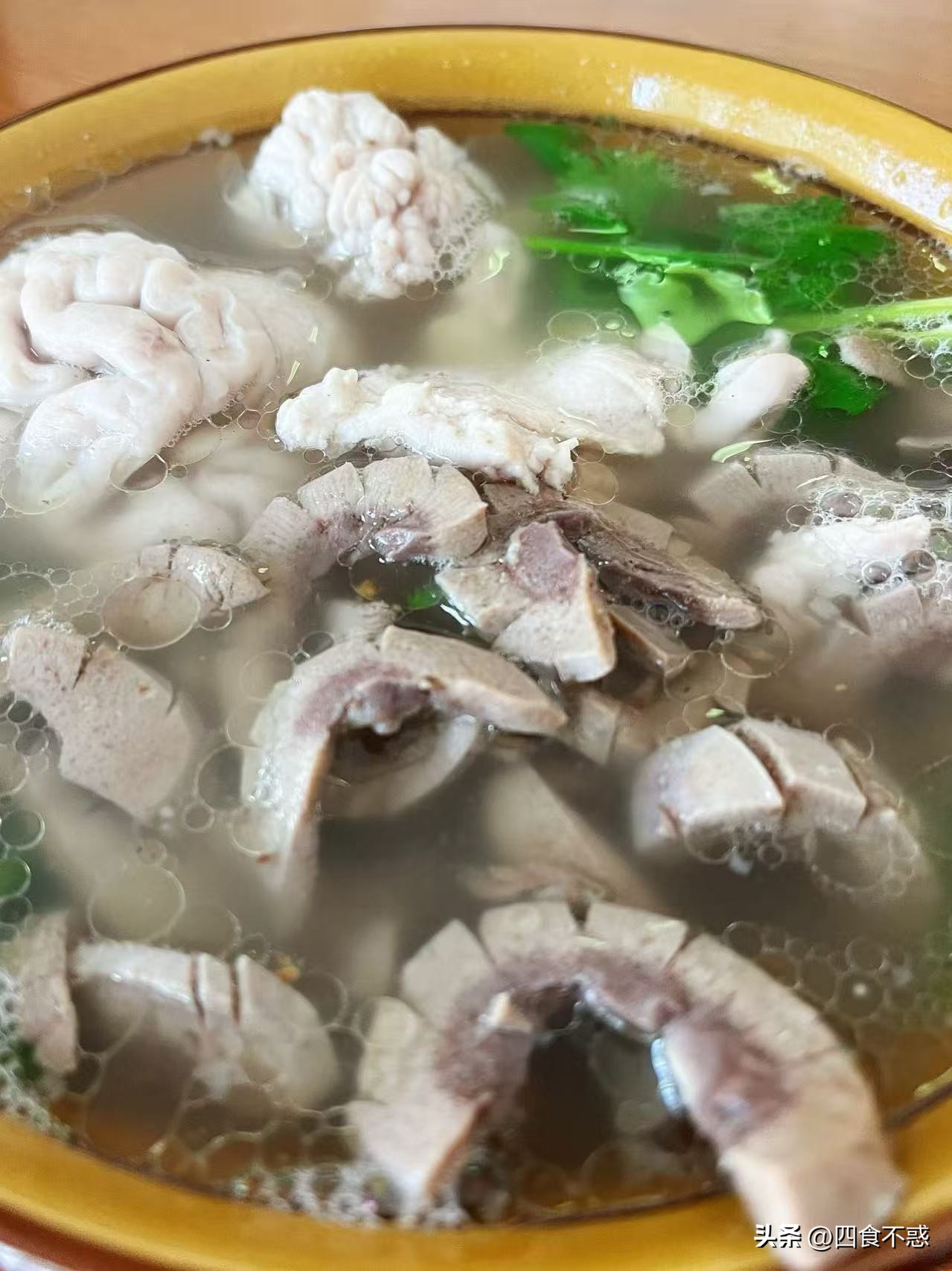 低调的昭通快藏不住了,其貌不扬的美食竟然这么好吃!(图28)