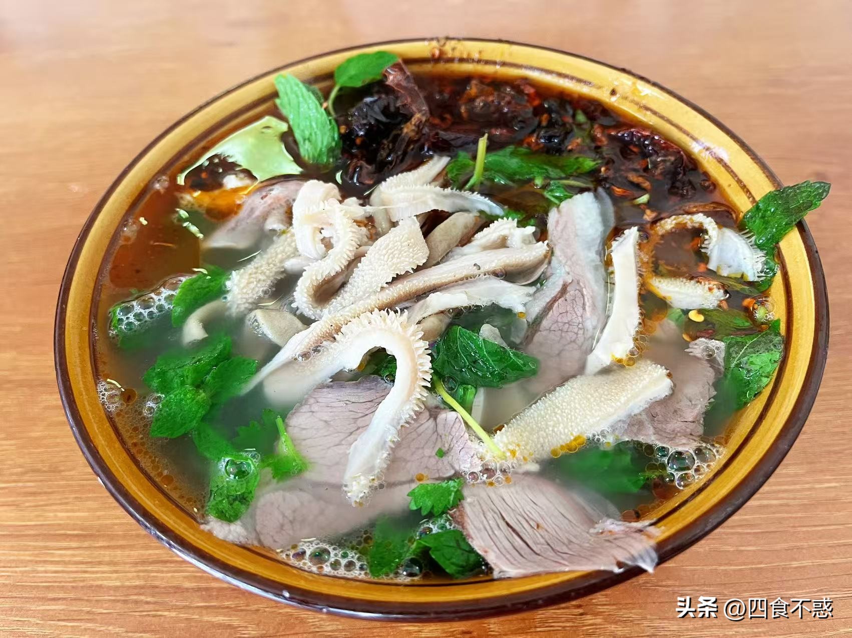 低调的昭通快藏不住了,其貌不扬的美食竟然这么好吃!(图29)
