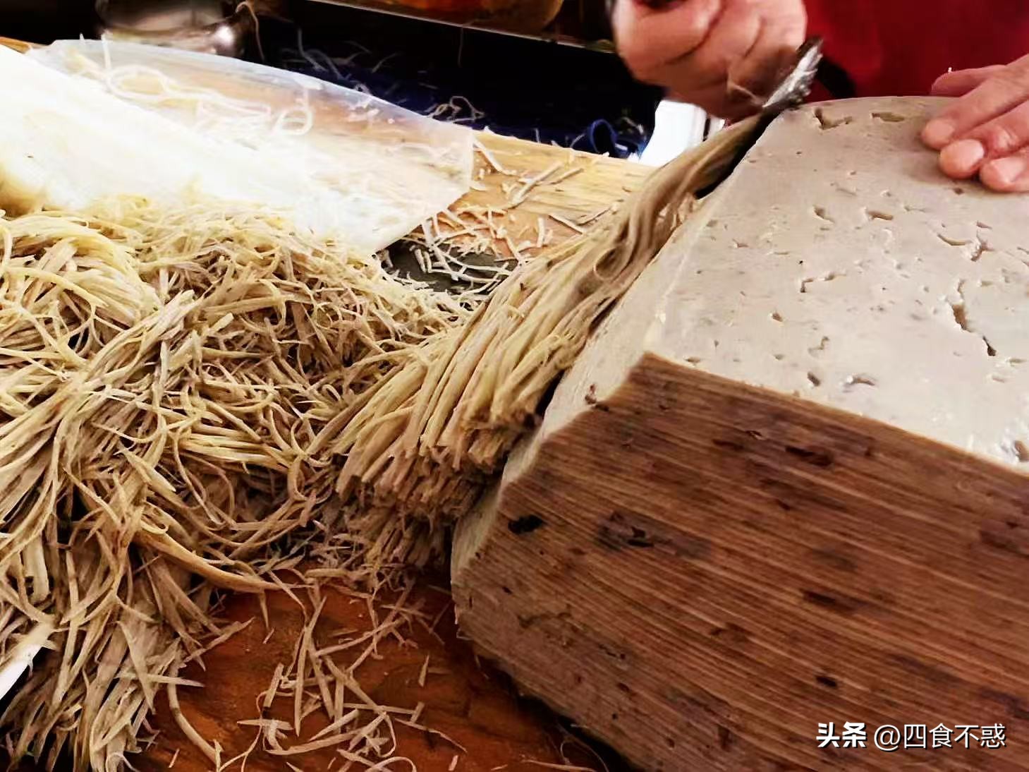 低调的昭通快藏不住了,其貌不扬的美食竟然这么好吃!(图31)