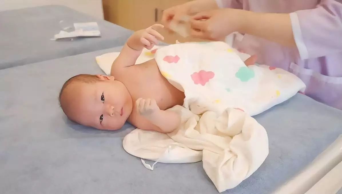 新生儿拉肚子怎么办？家长别急，看这里！(图1)