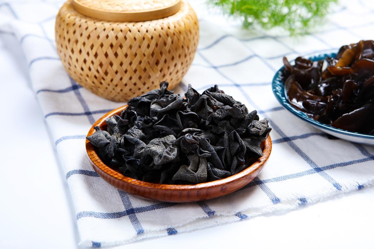 木耳再次被点名！医生：吃得越多，癌症患者病情或有好转？(图2)