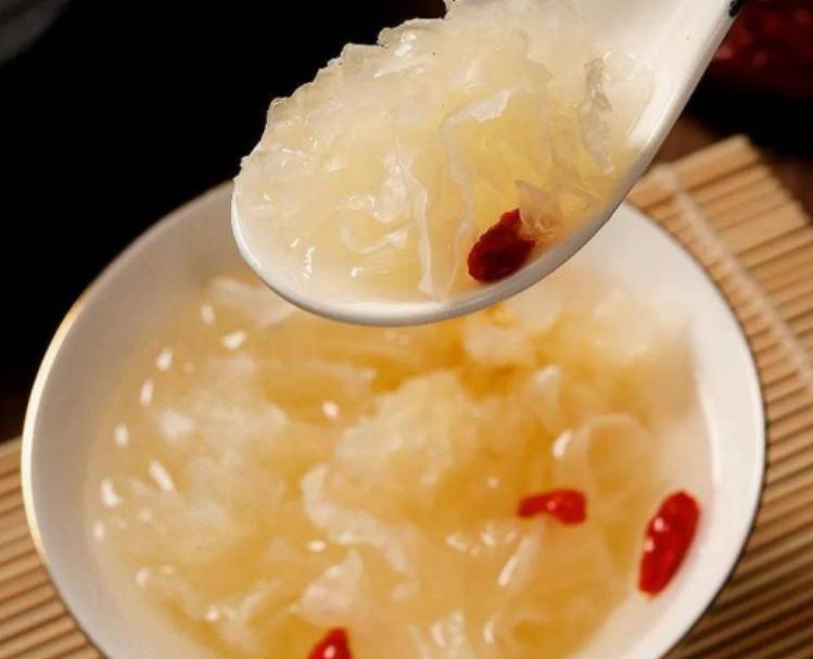 吃银耳养颜、黑木耳清肺？辟谣：都难以起作用，告诉你真正的好处(图2)