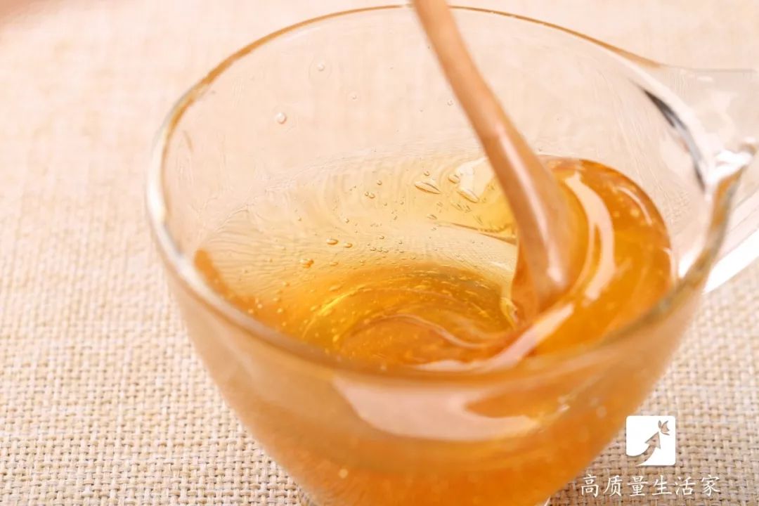 把白酒倒进蜂蜜里，假蜂蜜立刻现原形，再也不怕买到假的了！(图3)