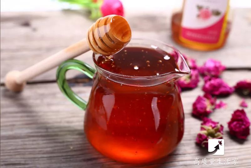 把白酒倒进蜂蜜里，假蜂蜜立刻现原形，再也不怕买到假的了！(图6)