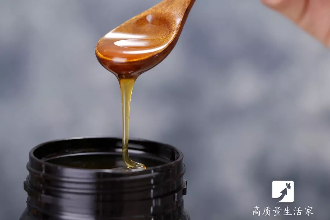 把白酒倒进蜂蜜里，假蜂蜜立刻现原形，再也不怕买到假的了！(图7)