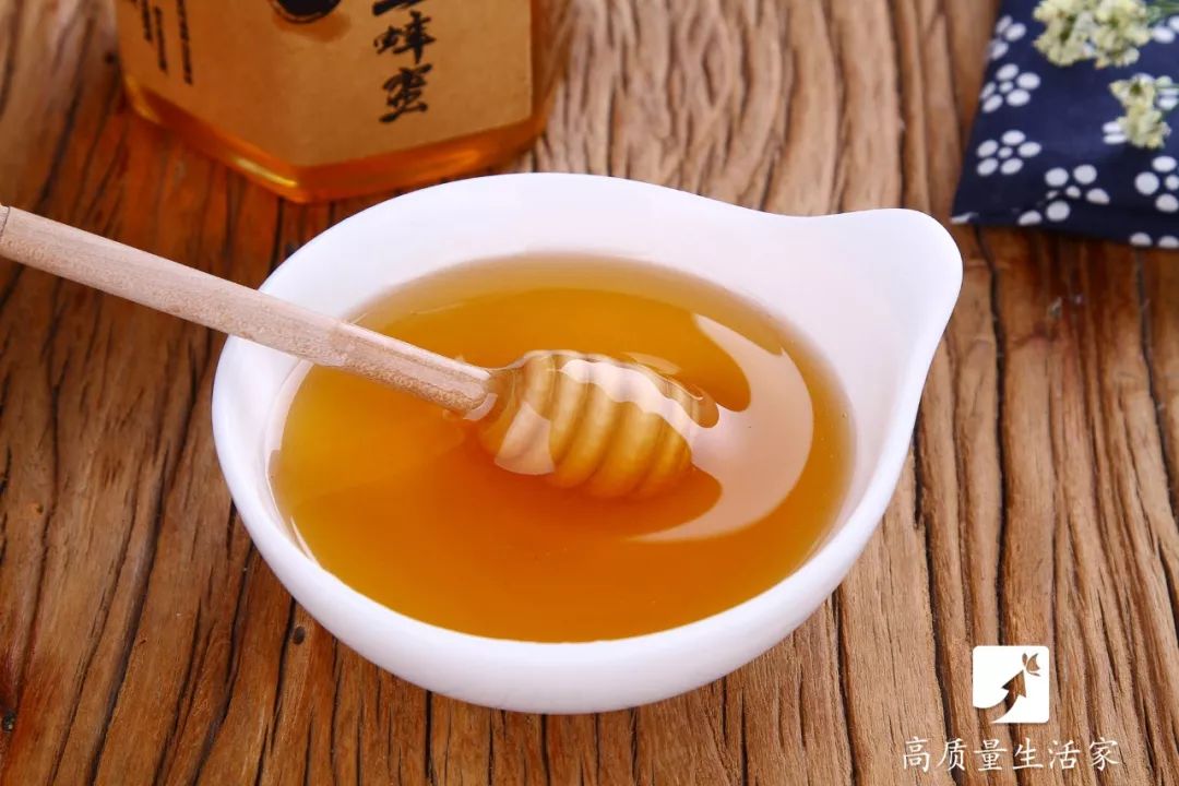 把白酒倒进蜂蜜里，假蜂蜜立刻现原形，再也不怕买到假的了！(图9)