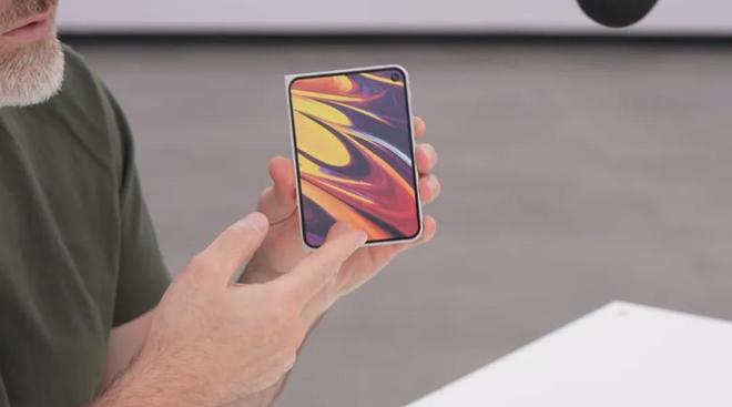 苹果新CEO上任首日就被“打脸”？充电头传闻炸锅，iPhone Ultra折叠机或许要卖爆了(图2)