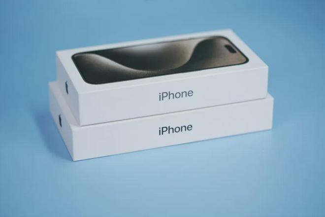 苹果新CEO上任首日就被“打脸”？充电头传闻炸锅，iPhone Ultra折叠机或许要卖爆了(图6)
