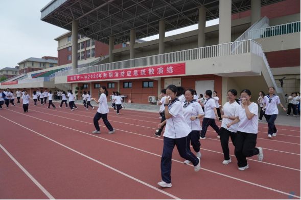 南阳市一中2026级新生军训纪实(图19)