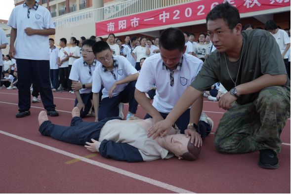 南阳市一中2026级新生军训纪实(图29)