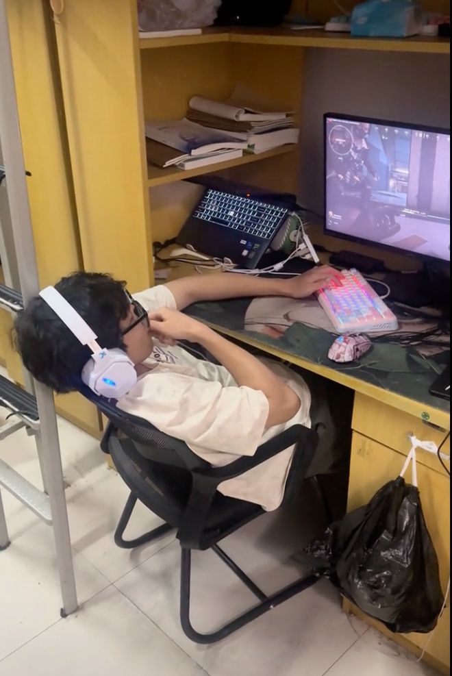 幼稚!高考全省260名瞧不上2600名室友要退学,港中深校长当场说:半年后谁厉害还不一定(图3)