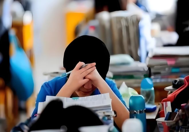 幼稚!高考全省260名瞧不上2600名室友要退学,港中深校长当场说:半年后谁厉害还不一定(图5)
