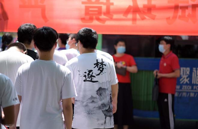 2026多地中学清北录取榜单：前十北京3所、重庆3所，衡水中学排第30名，如何看待？(图5)