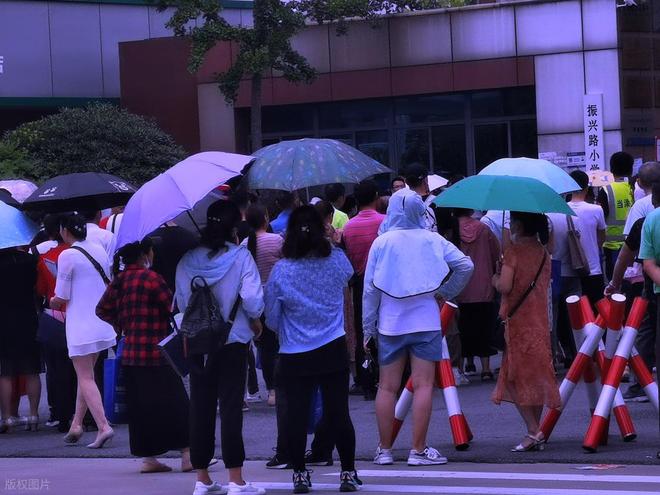2026多地中学清北录取榜单：前十北京3所、重庆3所，衡水中学排第30名，如何看待？(图6)