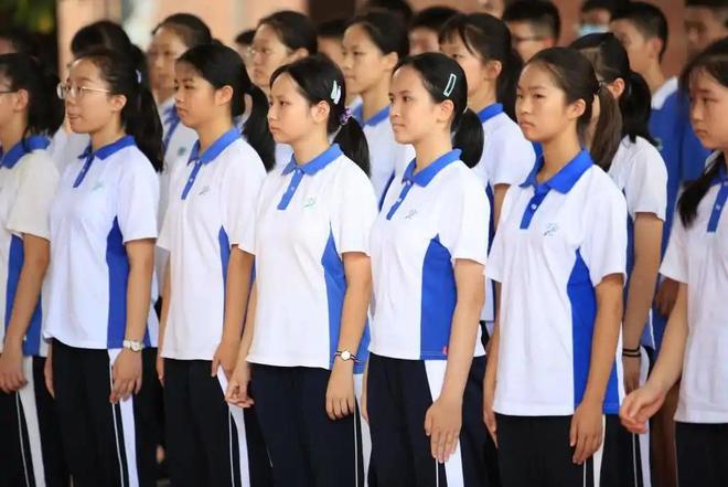 “才19.9，为何不能全国推广？”商超可买的深圳校服，再次火爆全网(图3)
