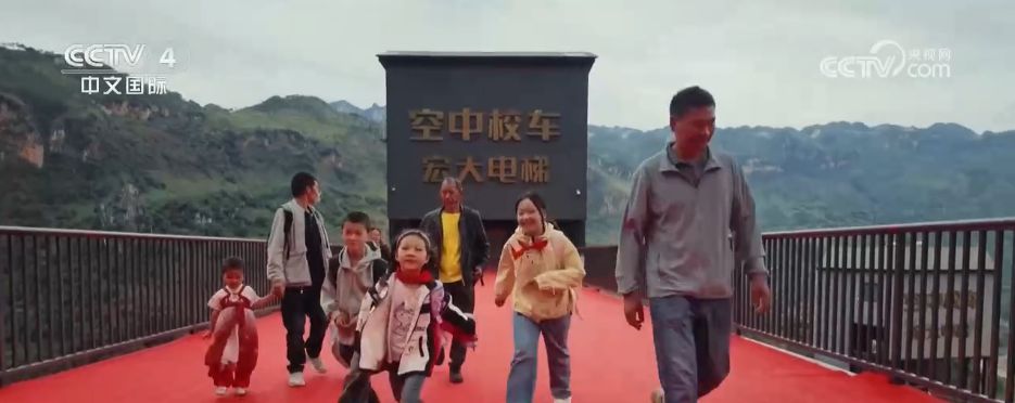 各地学校举办丰富多彩“开学第一课” 以昂扬姿态开启新学期(图2)