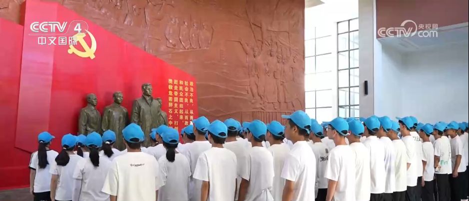 各地学校举办丰富多彩“开学第一课” 以昂扬姿态开启新学期(图3)